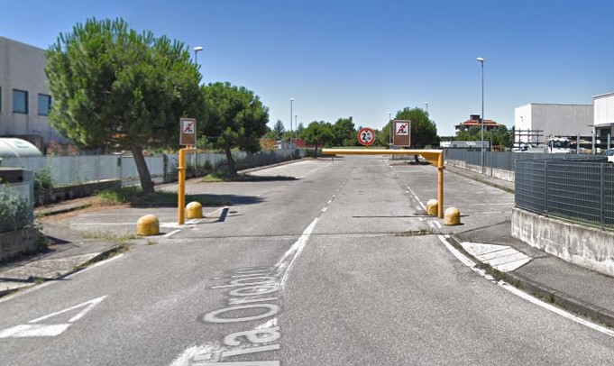 Con la presente si informano formalmente gli utenti del parcheggio di via Orobie, che in data
19 giugno 2023 alle ore 12,00
si procederà alla sostituzione dei lucchetti di accesso al parcheggio stesso.


La copia della chiave per l’accesso al parcheggio potrà essere richiesta al seguente indirizzo mail:
protocollo@comune.medolago.bg.it 

La consegna della chiave di cui sopra è subordinata al versamento, tramite bonifico bancario, dell’importo di 1.000,00 € a titolo di cauzione, la cui copia dovrà essere allegata alla mail di richiesta.

	IBAN: IT90N0889953610000000470074 intestato a Comune di Medolago - Cassa Rurale B.C.C. di Treviglio – filiale di Terno d’Isola;
causale: DEPOSITO CAUZIONALE RELATIVO ALLA COPIA DELLE CHIAVI DI ACCESSO AL PARCHEGGIO DI VIA OROBIE”.

Si precisa che, ai sensi dell’art. 6 del Regolamento Comunale 17 ottobre 2022 n. 36, in caso di accertata irregolarità nella procedura di apertura/chiusura delle sbarre, la cauzione verrà trattenuta in via definitiva.

